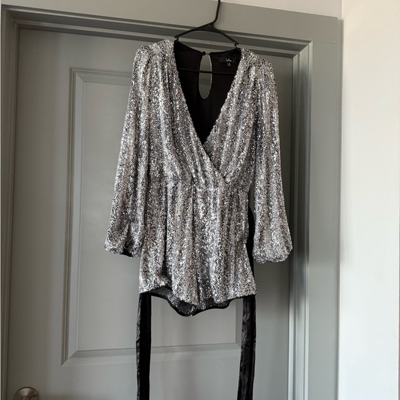 Lulu's Shimmering Silver Sequin Romper w/ black belt / sash - Picture 4 of 6